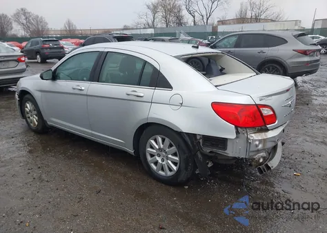 2010 Chrysler Sebring Touring z USA, uszkodzony, nr VIN 1C3CC4FB5AN128652